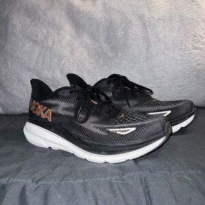 HOKA Clifton 9, women’s size 8.5b